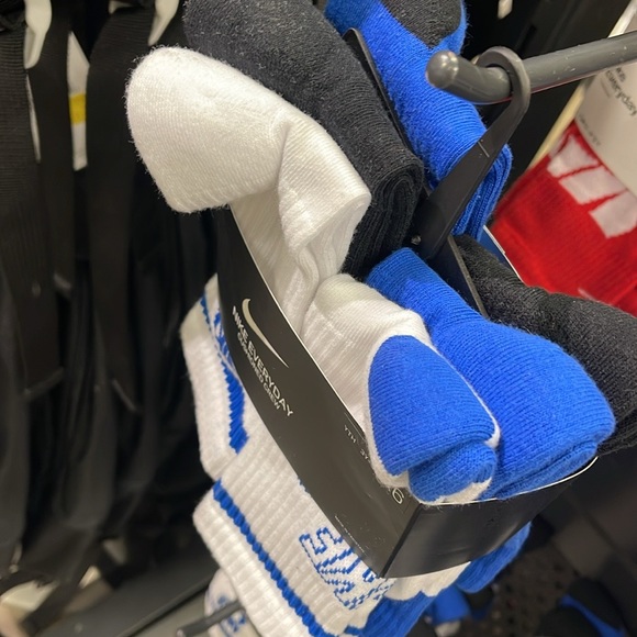 NIKE
Training Crew Socks (6 Pairs)
Nike Everyday Cushioned - Picture 4 of 16